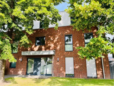Moderne EG-Wohnung mit Garten, PV-Anlage, Küche & Garage