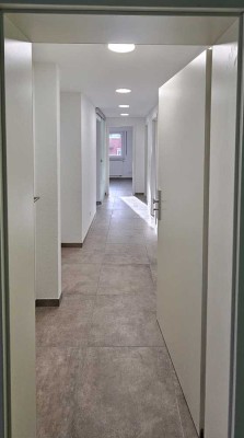 � Liebevolle, kernsaniert 3,5 Zimmer Wohnung mit EBK