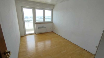 Wohnen über den Dächern der Stadt: Gepflegte 3-Zimmer-Wohnung im 22. OG mit traumhaftem Panoramablic