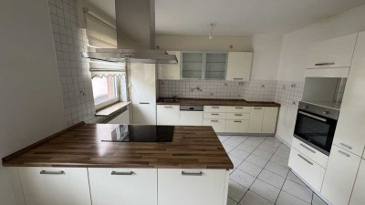 Attraktive 4-Zimmer-Wohnung im Herzen von Elsenfeld mit Balkon und Einbauküche inklusive Essbereich