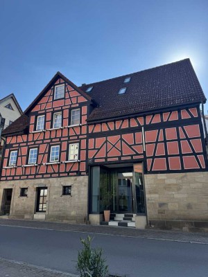 Individuelles Wohnhaus mit separater Gewerbeeinheit * Provisionsfrei *