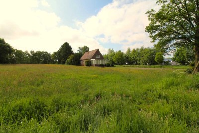 Älteres, gepflegtes Wohnhaus mit viel Platz in und ums Haus und einem schönen Grundstück, in ländlic