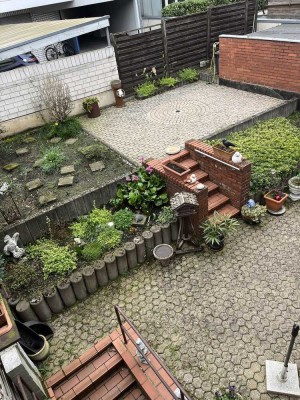 Wohnen auf zwei Etagen in Frechen-Zentrum mit Balkon, Terrasse und ggf. Garage
