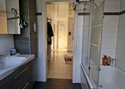 Gemütliche und moderne 4,5 Zimmer Wohnung von privat mit EBK, Garage und anderer Ausstattung in C-R