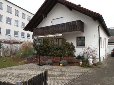 Freundliche und gepflegte 2-Zimmer-DG-Wohnung mit Balkon in Kelheim