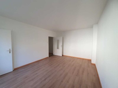 freundliche 1 Zimmer Wohnung mit Balkon
