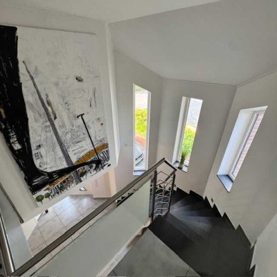 Exklusive Doppelhaushälfte als Einfamilienhaus mit Garage und Traumgarten