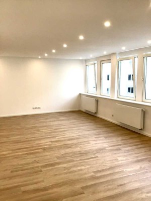 Sehr zentral gelegene, große Etagenwohnung