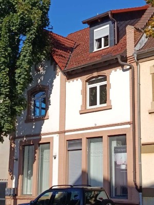 1/2 Haus mit 4-Zimmer-Wohnung & sonniger Dachterrasse