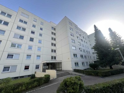 Aufzug, Blick ins Grüne, U-Bahn vor der Türe - 3-Zimmerwohnung im Solitudepark