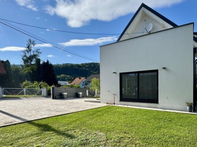 RUHELAGE NAHE LKH WEST : Stilvoller Familienjuwel mit Keller, moderner Ausstattung und sonnigem Garten