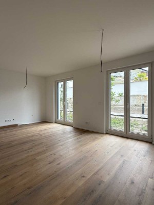 Neubau: 2-Zimmer-Wohnung mit eigenem Garten und Küche