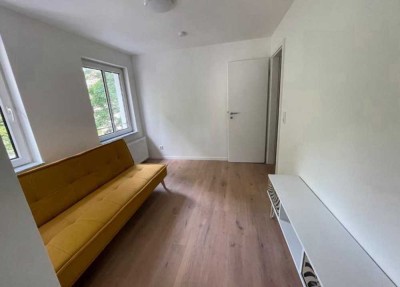 Stilvolle, vollständig renovierte 2 Raum-Wohnung mit Einbauküche