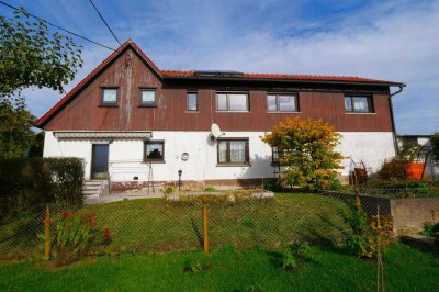 1- bis 2-Familienhaus mit Garten, 2 Garagen und Blick zum Schloss