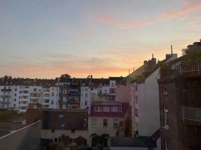Bilker Wohnung zu vermieten, voll möbliert mit Garderobe, ab September zu vermieten