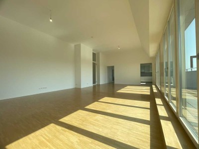 Exklusive großzügige 3-Raumwohnung mit Sauna / Blick zum Brandenburger Tor