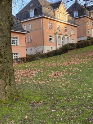 Für Liebhaber von Altbauwohnungen mit Charme - $-Raum-Wohnung mit Loggia im Zooviertel