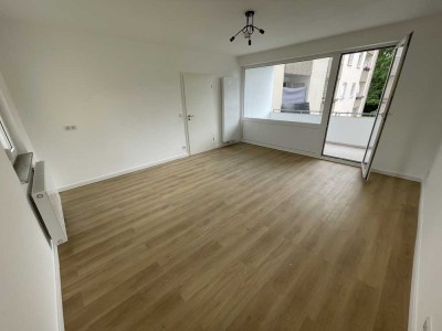 Erstbezug nach Sanierung mit Balkon: Schöne 3-Raum-Wohnung mit geh. Innenausstattung in Hannover
