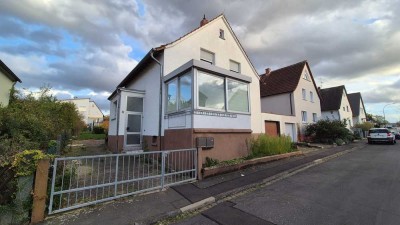 Einfamilienhaus mit Anbau, Garten und Garage in Niddatal/Ilbenstadt