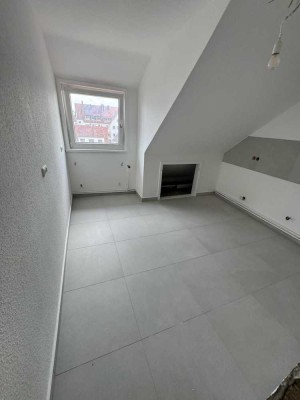 Erstbezug nach Komplettrenovierung: 3 ZKB Wohnung + neues Bad