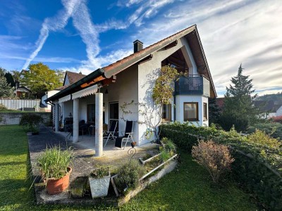 Großzügiges Ein-/Zweifamilienhaus mit Einliegerwohnung in Baiereck