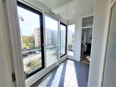 Sonnige 2 - Zimmerwohnung in zentraler Lage - Loggia - Lift - EBK -