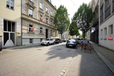Schöne Altbau Dachgeschosswohnung in bester Lage