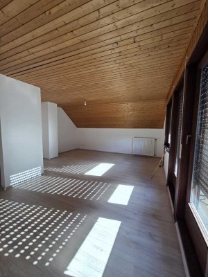 Helle 2-Zimmer Dachgeschosswohnung in Mannheim Neuostheim / Neuhermsheim