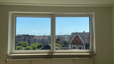 zentrale Wohnung mit Loftcharakter und Blick über Kiel