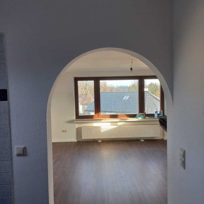 Geschmackvolles Dachgeschoss-Apartment, ein Raum, EBK in Ratingen-Hösel