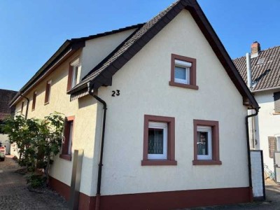 Einfamilienhaus mit großem Innenhof, Scheune und sonnigem Garten in Harthausen