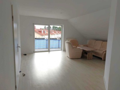 Schöne und gepflegte 2-Raum-DG-Wohnung mit Balkon und EBK in Schlangen