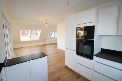 Luxuriöse Dachgeschoßwohnung mit Studio - Erstbezug - nur 5min vom Bahnhof
