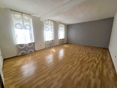 Helle  Altbauwohnung mit Terasse, Neuer EBK inkl. Geräte, Garten etc.