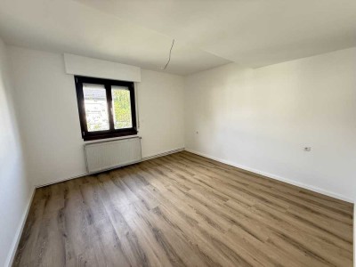 NEU: Exklusiv sanierte 2-Zimmer-Wohnung mit privatem Garten und cleverem Grundriss