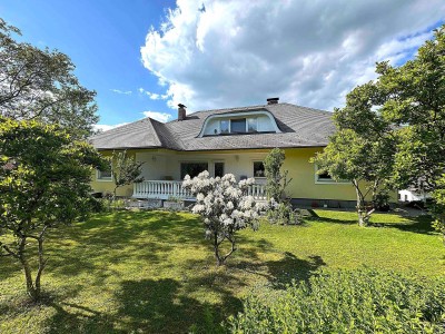 ZWEIFAMILIENHAUS MIT POTENZIAL UND BLICK AUF PASSAU