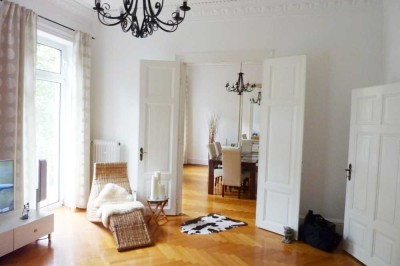 KLASSISCHE ALTBAUETAGE MIT CHARME IN ZENTRALER INNENSTADTLAGE