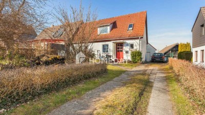 Sanierungsbedürftige Doppelhaushälfte mit 6 Zimmern, großem Grundstück und viel Potenzial