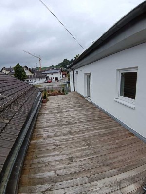 Attraktive 3-Zi.-Wohnung mit großer Dachterrasse & 3 Stellplätzen im Lkr. Erding - Ohne Provision!