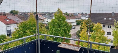 Über den Dächern von Pfuhl: 3 Zimmer Dachgeschoßwohnung mit Südbalkon in Neu-Ulm, Pfuhl