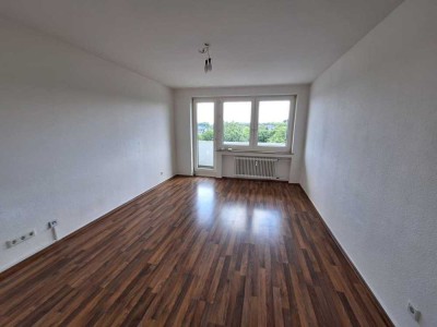 3 Zimmer Wohnung mit Balkon + 1 Monat mietfrei für selber streichen