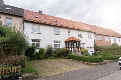 Zweifamilienhaus in Ahnatal-Heckershausen
Zentrale, ruhige Lage mit Traumgarten