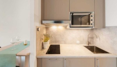Möbliert & zentral: Wunderschöne, helle Wohnung mit Balkon in Schwabing