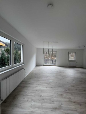 Moderne 3-Zimmer-Wohnung mit Balkon und Blick ins Grüne