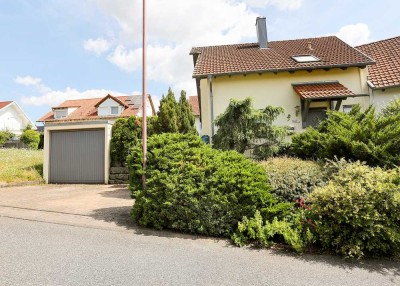 Reizvolle Doppelhaushälfte mit Schwimmteich, Garage und Stellplatz in traumhaft ruhiger Lage