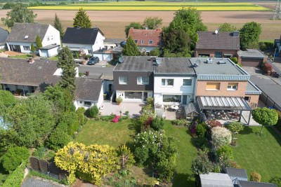 Gepflegtes Reiheneckhaus mit Sonnengarten und Garage in ruhiger Feldrandlage