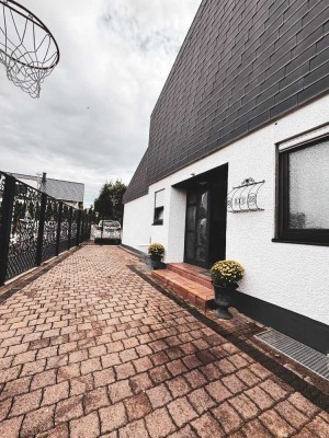 Modernisiertes Einfamilienhaus mit großem Garten in ruhiger Lage von Weilerbach