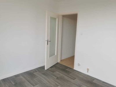 vollständig renovierte 2-Zimmer-Wohnung mit Balkon und EBK in Berenbostel