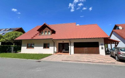 Traumhaftes Massivbauhaus mit drei Wohneinheiten