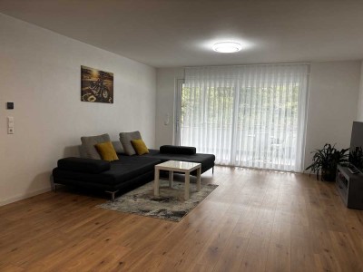 Schöne, neuwertige 3-Raum-Erdgeschosswohnung mit Balkon und EBK